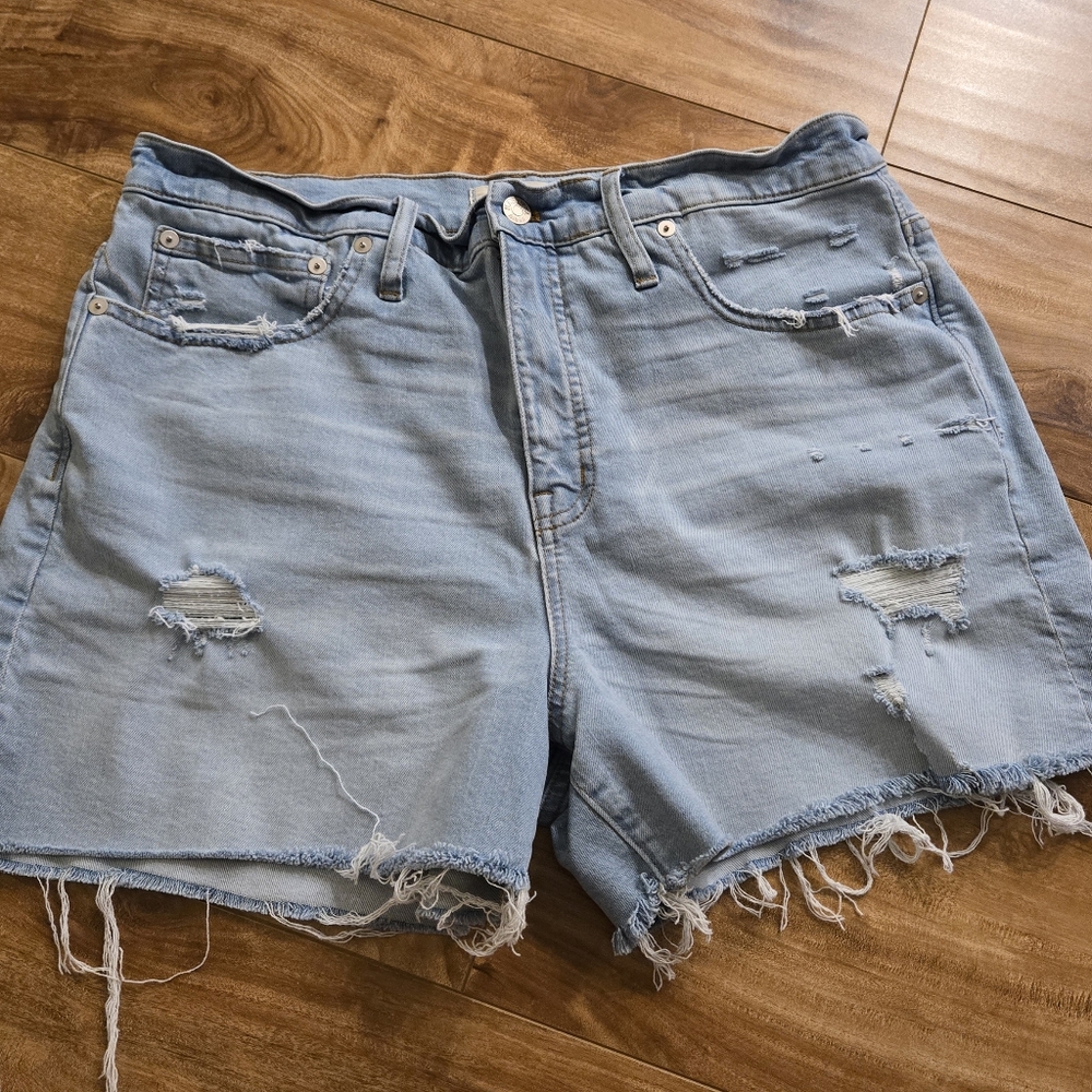 Like New Madewell Distressed Denim Shorts Size 32